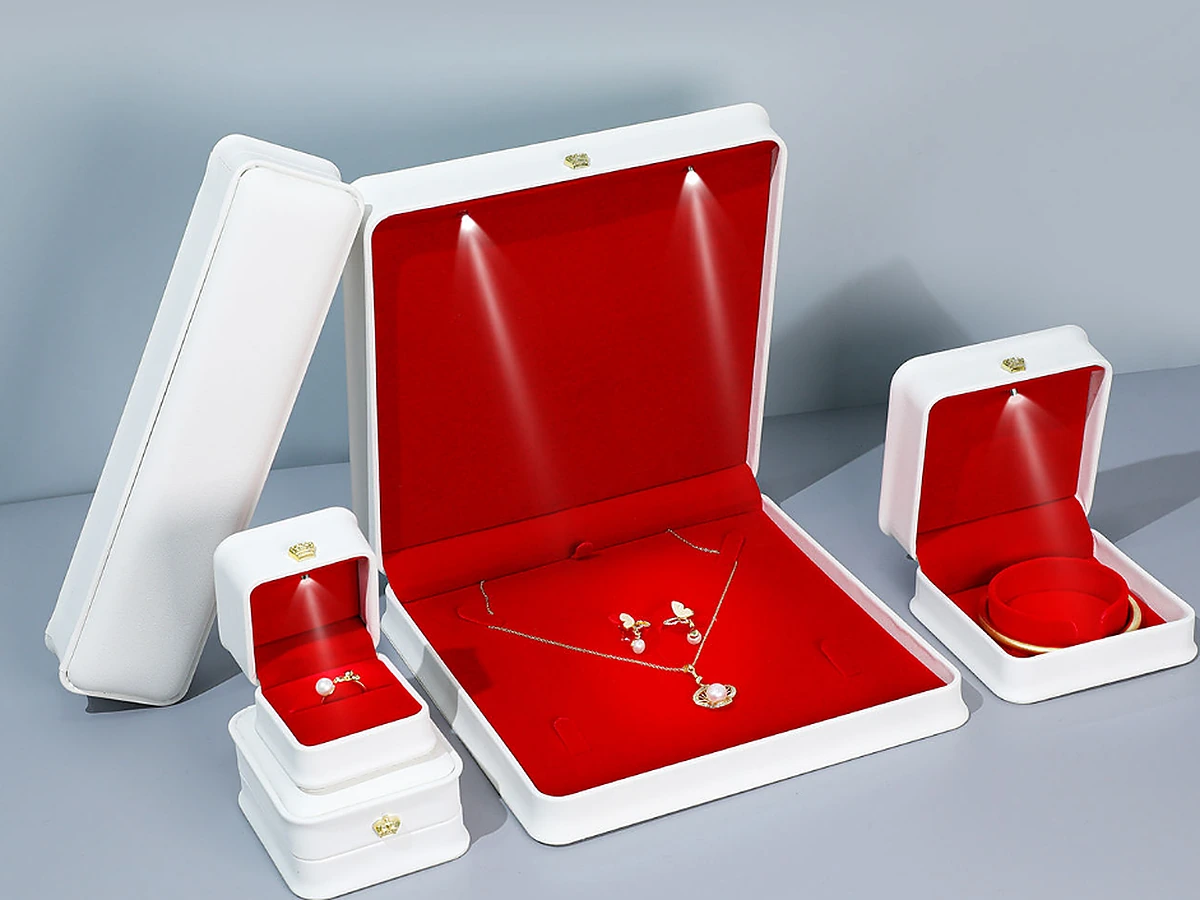 LED-Illuminated Jewelry Box Set with Crown Clasp